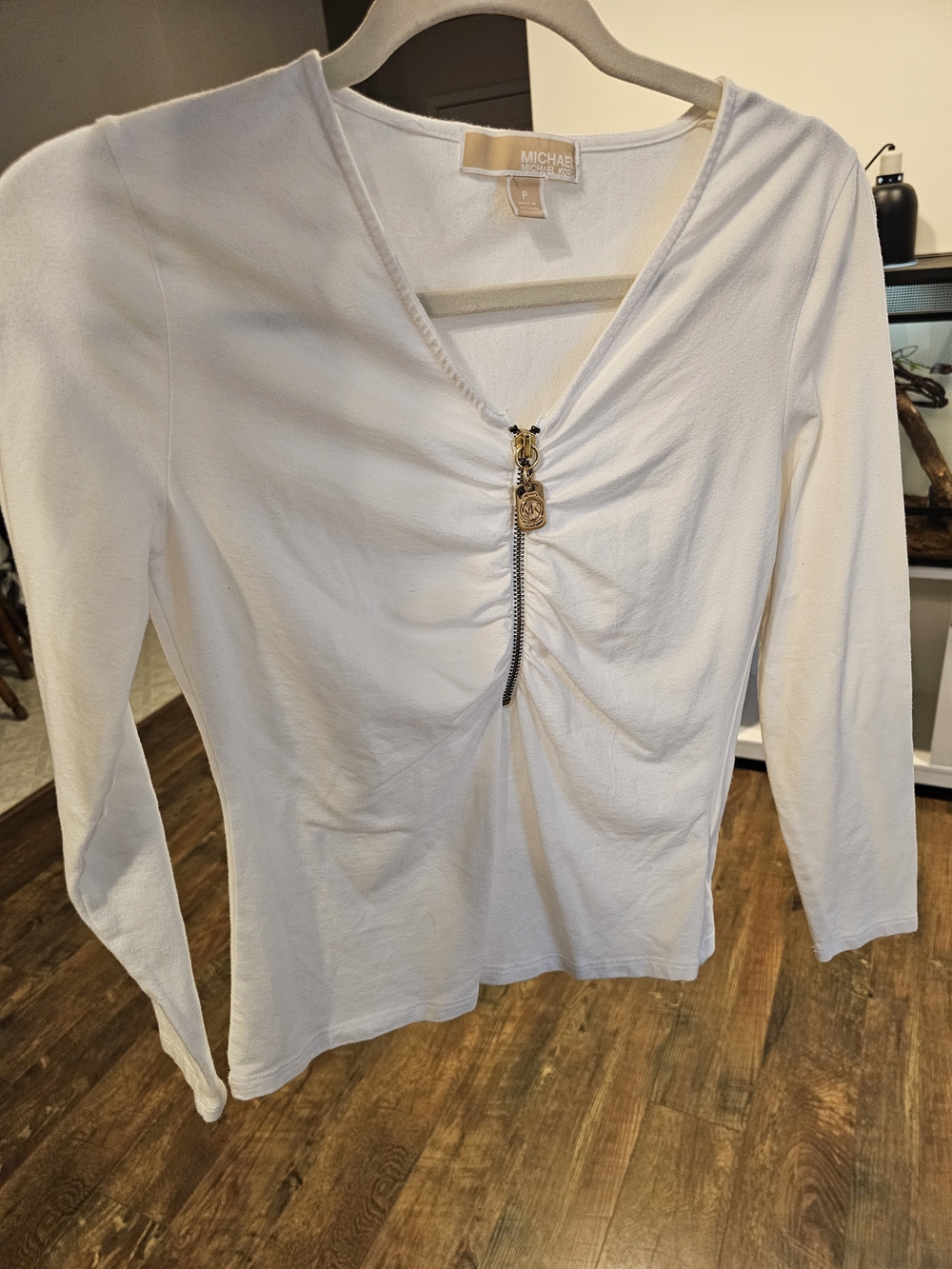 MICHAEL Michael Kors White Long-Sleeve V-Neck Top with Gold-Tone Zip Charm